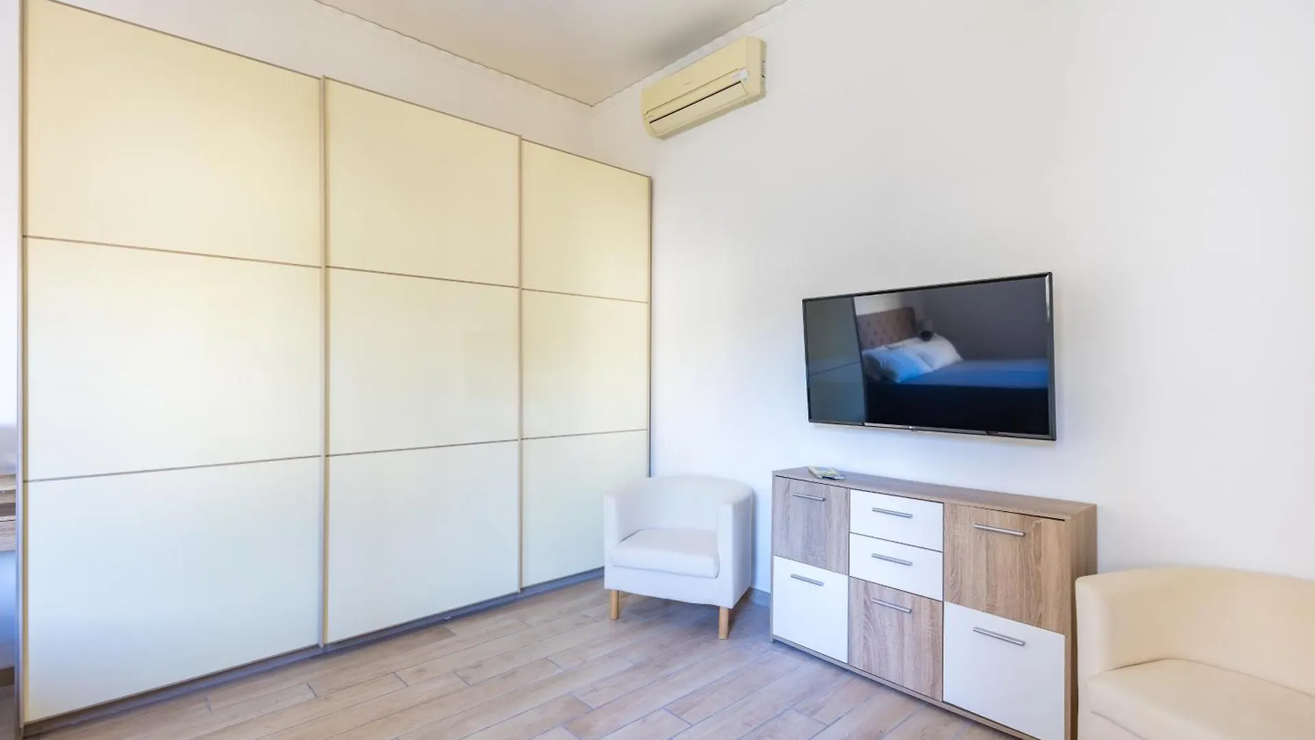 Beverello Apartment Naples Italy